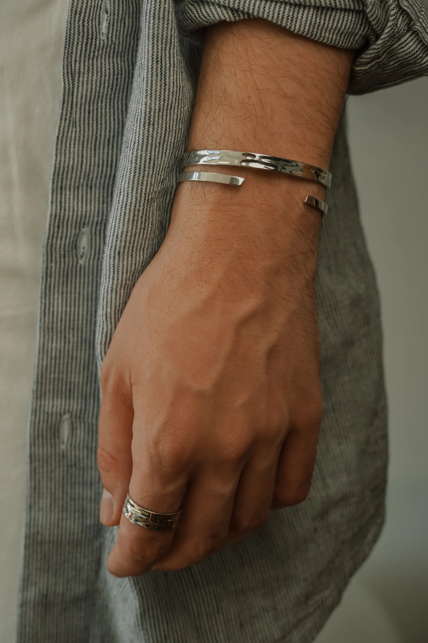 CRONIER– TEXTURED CUFF